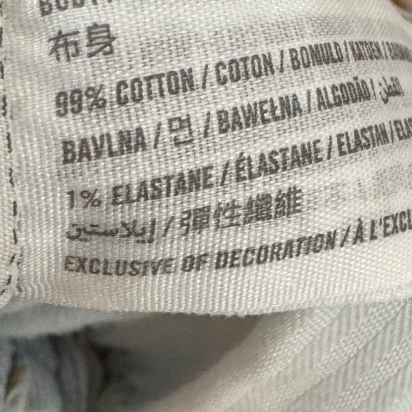 Abercrombie & Fitch Women's The 7" Dad Short High Rise Light Wash Frayed Raw Hem - Picture 4 of 7